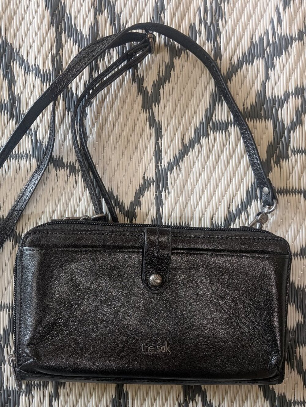The Sak Iris Leather Smartphone Crossbody Wallet Bag – Black